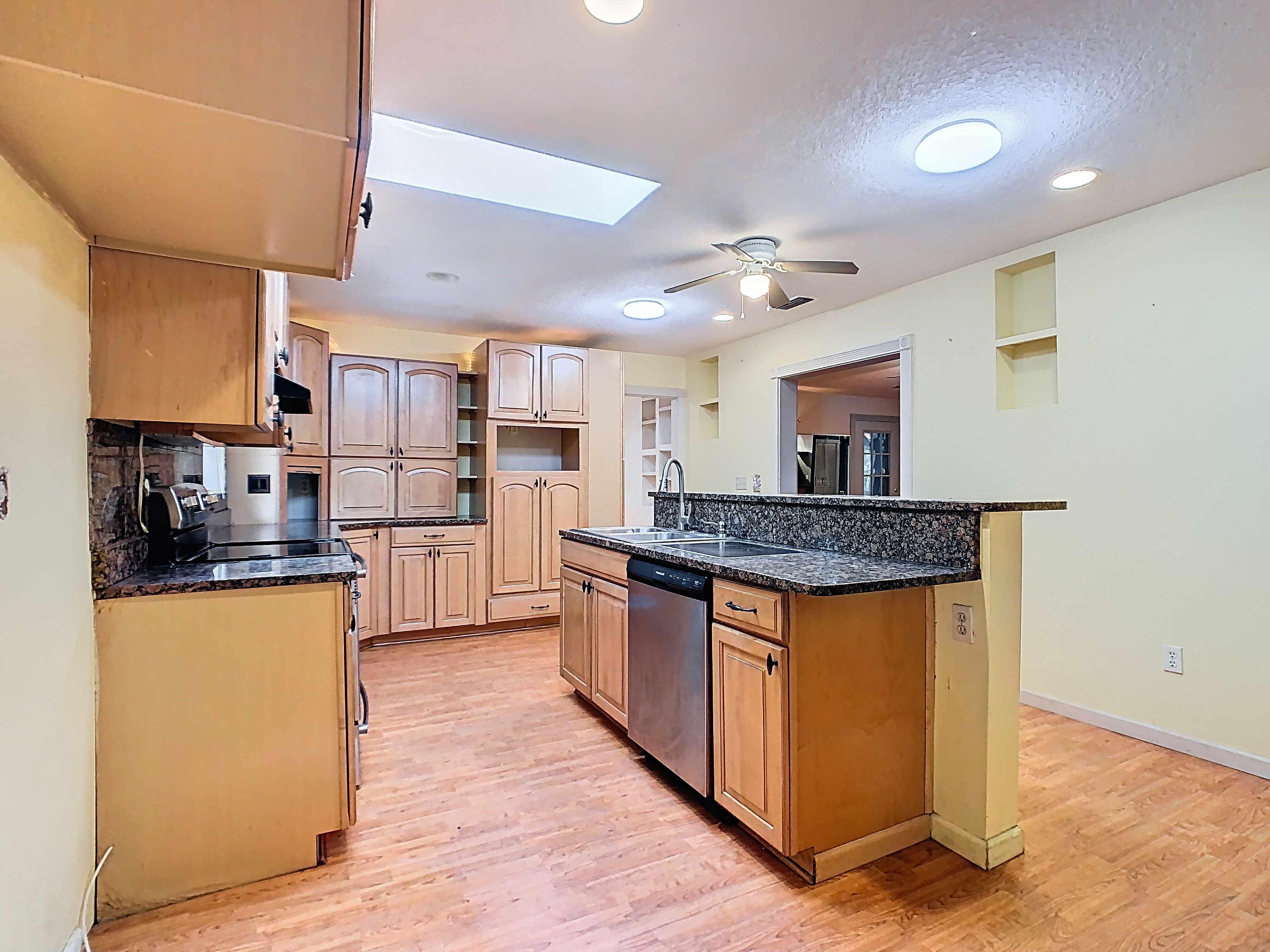 Home For Sale - Custom Kitchen & Bathrooms - Winter Haven, FL